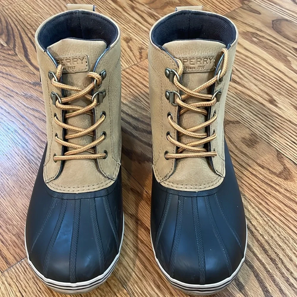 Boy’s Sperry Bowline Storm Boots. Size 5. Excellent to Like New Condition.